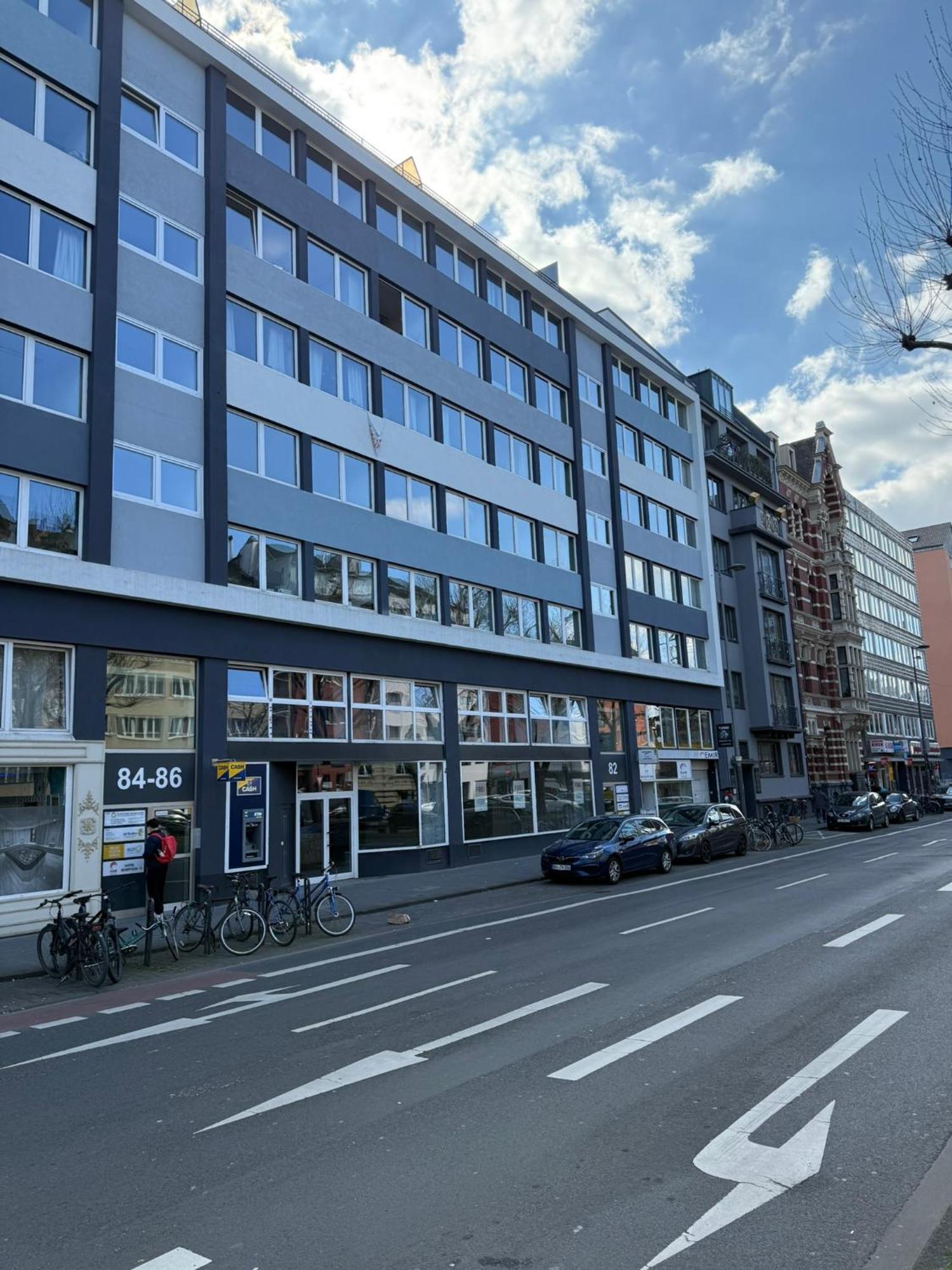 Garni Emir 3* Köln