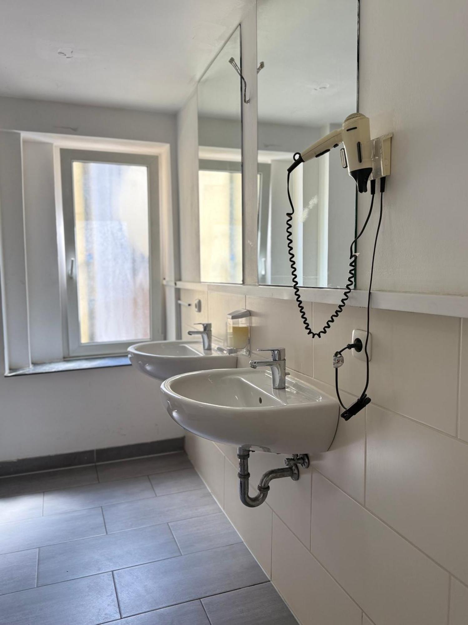 Garni Emir 3* Köln